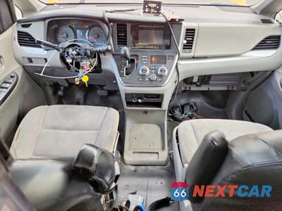 Zdjęcie 8 z 13 samochodu: 2017 TOYOTA SIENNA VIN:5TDZZ3DC1HS859903 - miniatura