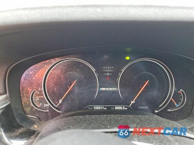 Zdjęcie 9 z 12 samochodu: 2018 BMW M550XI VIN:WBAJB9C5XJB049607 - miniatura