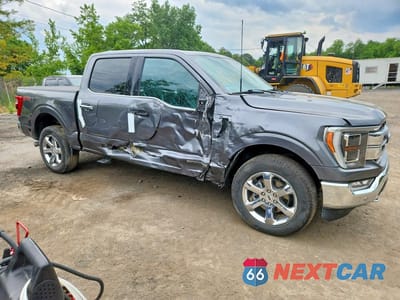 Czwarte zdjęcie samochodu z boku: 2023 FORD F150 4WD LARIAT CREW 3.5 HYBRID VIN:1FTFW1ED3PFC46302 - miniatura