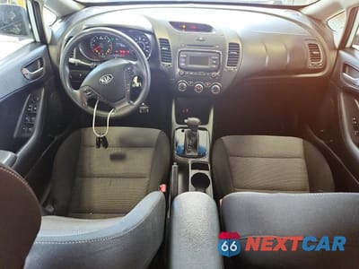 Zdjęcie 8 z 12 samochodu: 2017 KIA FORTE LX VIN:3KPFK4A78HE158659 - miniatura