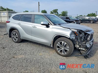 Czwarte zdjęcie samochodu z boku: 2023 TOYOTA HIGHLANDER XLE VIN:5TDKDRBH2PS045307 - miniatura