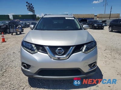 Piąte zdjęcie samochodu w środku: 2015 NISSAN ROGUE SV VIN:KNMAT2MV4FP563355 - miniatura