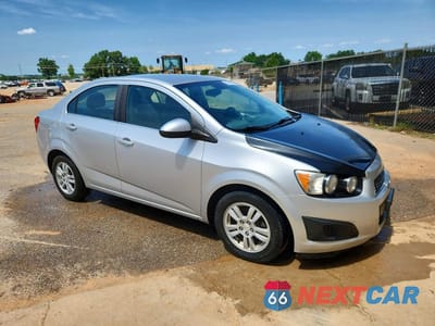 Czwarte zdjęcie samochodu z boku: 2012 CHEVROLET SONIC LT VIN:1G1JC5SH2C4108024 - miniatura