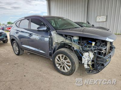 Czwarte zdjęcie samochodu z boku: 2017 HYUNDAI TUCSON SE PLUS VIN:KM8J3CA4XHU500973 - miniatura