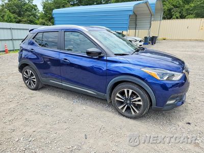 Czwarte zdjęcie samochodu z boku: 2020 NISSAN KICKS VIN:3N1CP5DV1LL561460 - miniatura