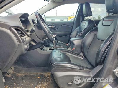 Zdjęcie 7 z 13 samochodu: 2020 JEEP CHEROKEE TRAILHAWK VIN:1C4PJMBX9LD517727 - miniatura
