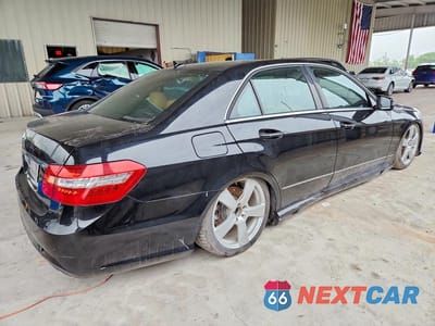Trzecie zdjęcie samochodu z tyłu: 2010 MERCEDES-BENZ E 550 VIN:WDDHF7CB6AA018057 - miniatura