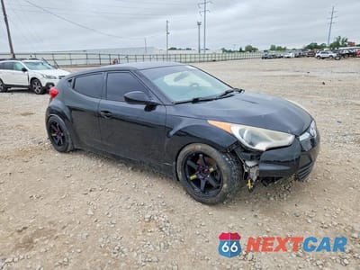 Czwarte zdjęcie samochodu z boku: 2016 HYUNDAI VELOSTER BASE VIN:KMHTC6AD7GU280006 - miniatura