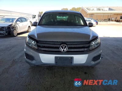 Piąte zdjęcie samochodu w środku: 2012 VOLKSWAGEN TIGUAN S VIN:WVGAV7AX6CW547751 - miniatura