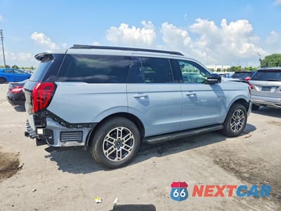 Trzecie zdjęcie samochodu z tyłu: 2025 FORD EXPEDITION ACTIVE VIN:1FMJU1J89SEA39190 - miniatura