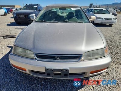 Piąte zdjęcie samochodu w środku: 1997 HONDA ACCORD SE VIN:1HGCD5602VA159708 - miniatura