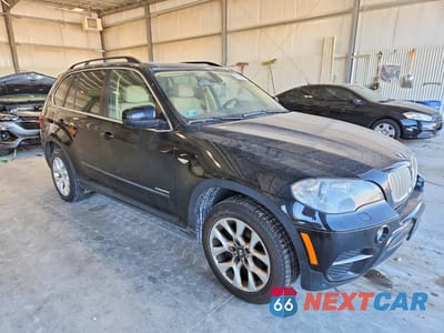 Czwarte zdjęcie samochodu z boku: 2013 BMW X5 XDRIVE35I VIN:5UXZV4C52D0E06635 - miniatura