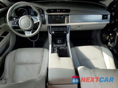 Zdjęcie 8 z 13 samochodu: 2018 JAGUAR XF PRESTIGE VIN:SAJBK4EV4JCY55767 - miniatura