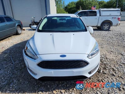Piąte zdjęcie samochodu w środku: 2016 FORD FOCUS SE VIN:1FADP3F2XGL267409 - miniatura