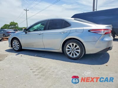 Drugie zdjęcie samochodu z przodu: 2018 TOYOTA CAMRY LE VIN:4T1B11HK9JU650923 - miniatura