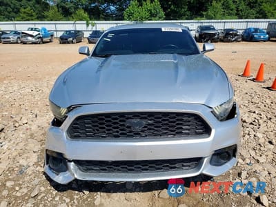 Piąte zdjęcie samochodu w środku: 2017 FORD MUSTANG VIN:1FA6P8TH9H5203091 - miniatura