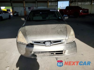 Piąte zdjęcie samochodu w środku: 2003 HONDA ACCORD LX VIN:JHMCM56353C007902 - miniatura