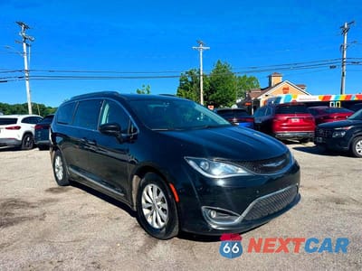 2019 CHRYSLER PACIFICA TOURING L 2C4RC1BG0KR555280 - główne zdjęcie licytacji z USA - miniatura
