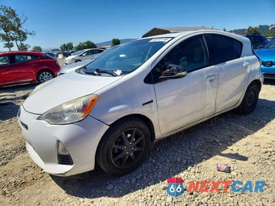 2013 TOYOTA PRIUS C ONE JTDKDTB39D1057349 - główne zdjęcie licytacji z USA - miniatura