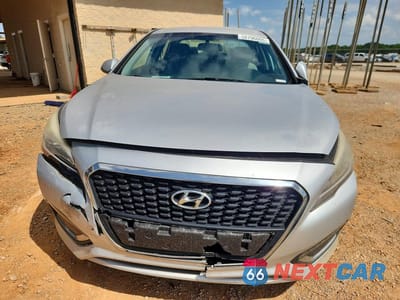 Piąte zdjęcie samochodu w środku: 2016 HYUNDAI SONATA HYBRID SE VIN:KMHE24L11GA028210 - miniatura