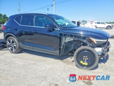 Czwarte zdjęcie samochodu z boku: 2024 VOLVO XC40 ULTIMATE VIN:YV4L12UF1R2225630 - miniatura