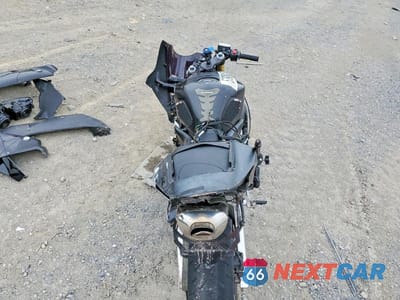 Zdjęcie 6 z 9 samochodu: 2005 HONDA CBR600 RR VIN:JH2PC37015M207906 - miniatura