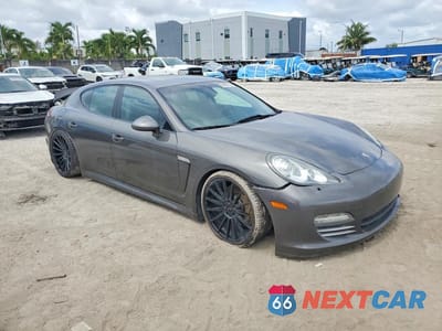 Czwarte zdjęcie samochodu z boku: 2013 PORSCHE PANAMERA 2 VIN:WP0AA2A71DL015779 - miniatura