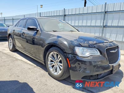 Czwarte zdjęcie samochodu z boku: 2019 CHRYSLER 300 TOURING VIN:2C3CCAAG3KH547952 - miniatura