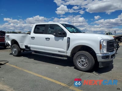 Czwarte zdjęcie samochodu z boku: 2025 FORD F350 SUPER DUTY VIN:1FT8W3BT6SEC20260 - miniatura