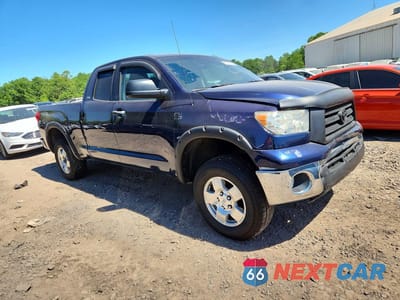 Czwarte zdjęcie samochodu z boku: 2008 TOYOTA TUNDRA SR5 VIN:5TBBT54148S463731 - miniatura