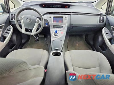 Zdjęcie 8 z 12 samochodu: 2013 TOYOTA PRIUS TWO VIN:JTDKN3DU7D1694761 - miniatura