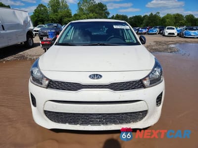 Piąte zdjęcie samochodu w środku: 2018 KIA RIO 5-DOOR LX VIN:3KPA25ABXJE120411 - miniatura