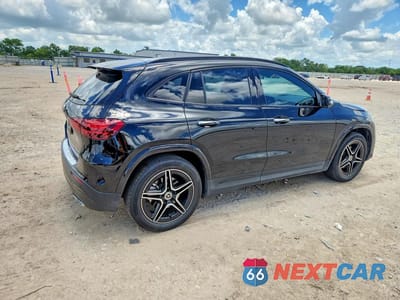 Trzecie zdjęcie samochodu z tyłu: 2025 MERCEDES-BENZ GLA 250 VIN:W1N4N4GBXSJ639588 - miniatura