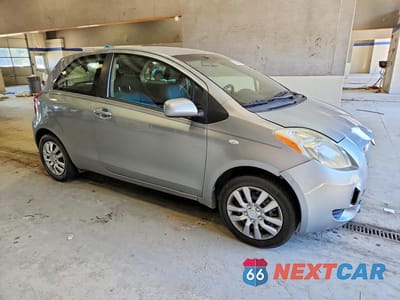 Czwarte zdjęcie samochodu z boku: 2008 TOYOTA YARIS BASE VIN:JTDJT903885185858 - miniatura