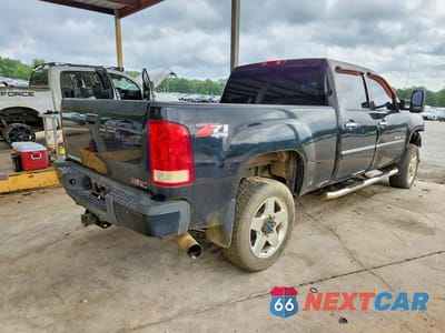 Trzecie zdjęcie samochodu z tyłu: 2011 GMC SIERRA K2500 DENALI VIN:1GT125C87BF197732 - miniatura