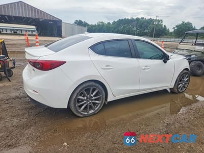 Trzecie zdjęcie samochodu z tyłu: 2018 MAZDA 3 TOURING VIN:3MZBN1V37JM177448 - miniatura