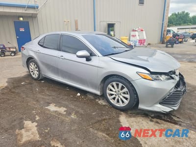 Czwarte zdjęcie samochodu z boku: 2019 TOYOTA CAMRY LE VIN:4T1B11HK7KU786548 - miniatura