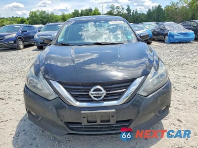 Piąte zdjęcie samochodu w środku: 2017 NISSAN ALTIMA 2.5 SR VIN:1N4AL3AP1HC204962 - miniatura