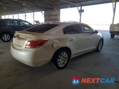 Trzecie zdjęcie samochodu z tyłu: 2013 BUICK LACROSSE VIN:1G4GC5ER2DF125672 - miniatura