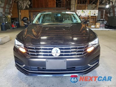 Piąte zdjęcie samochodu w środku: 2017 VOLKSWAGEN PASSAT SE VIN:1VWBT7A38HC040013 - miniatura