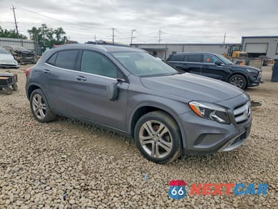 Czwarte zdjęcie samochodu z boku: 2016 MERCEDES-BENZ GLA 250 VIN:WDCTG4EB1GJ224807 - miniatura