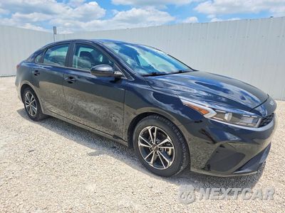 Czwarte zdjęcie samochodu z boku: 2024 KIA FORTE LXS VIN:3KPF24ADXRE752483 - miniatura
