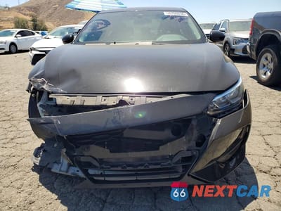 Piąte zdjęcie samochodu w środku: 2021 NISSAN SENTRA SV VIN:3N1AB8CV6MY246649 - miniatura