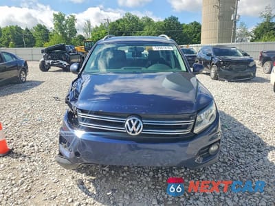 Piąte zdjęcie samochodu w środku: 2013 VOLKSWAGEN TIGUAN S VIN:WVGBV3AXXDW611370 - miniatura
