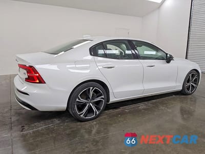 Trzecie zdjęcie samochodu z tyłu: 2024 VOLVO S60 CORE VIN:7JRL12FK2RG319002 - miniatura