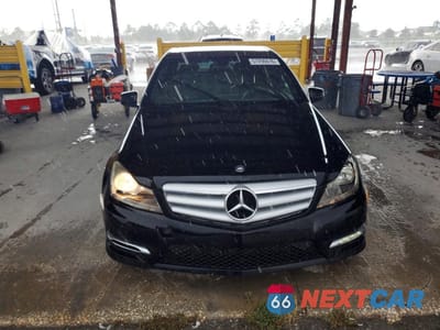 Piąte zdjęcie samochodu w środku: 2013 MERCEDES-BENZ C 250 VIN:WDDGF4HBXDR298476 - miniatura