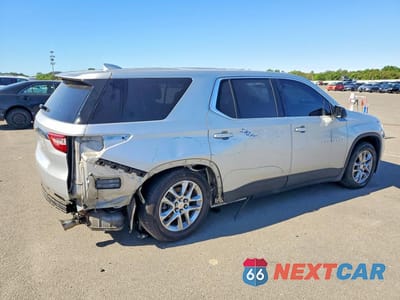 Trzecie zdjęcie samochodu z tyłu: 2019 CHEVROLET TRAVERSE LS VIN:1GNERFKW6KJ143183 - miniatura