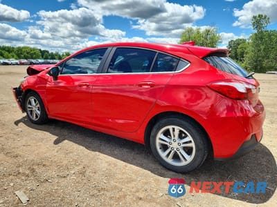 Drugie zdjęcie samochodu z przodu: 2017 CHEVROLET CRUZE LT VIN:3G1BE6SM7HS507231 - miniatura
