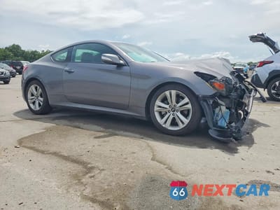 Czwarte zdjęcie samochodu z boku: 2012 HYUNDAI GENESIS COUPE 3.8L VIN:KMHHU6KH3CU073546 - miniatura