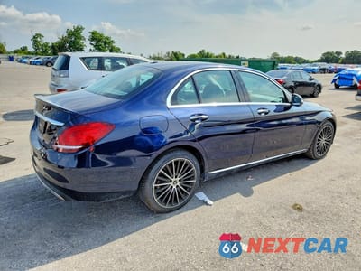 Trzecie zdjęcie samochodu z tyłu: 2019 MERCEDES-BENZ C 300 VIN:55SWF8DB1KU308350 - miniatura
